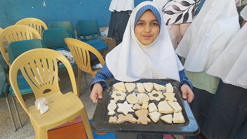 آموزش تجربه محور تغییرات فیزیکی و شیمیایی علوم پنجم دبستان(پخت نان)دبستان دخترانه سلام سرو